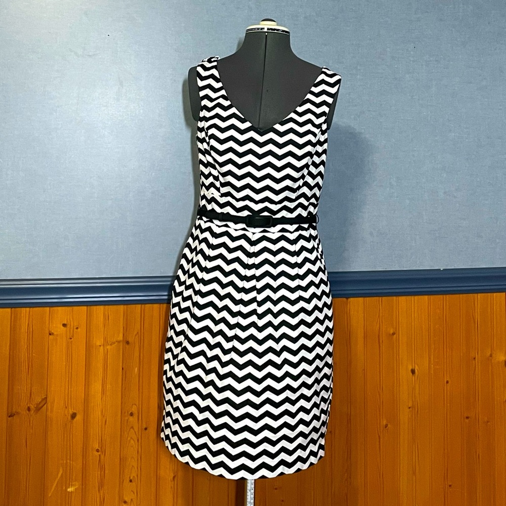 EUC black and white WHBM dress size 6